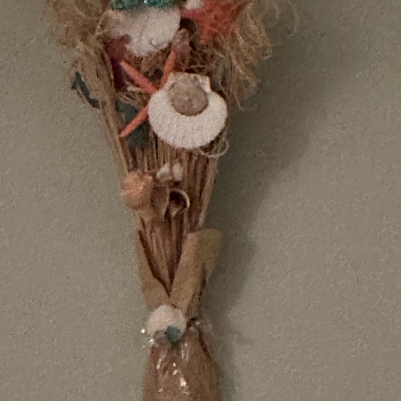 Seashell and Starfish Coastal Arrangement - Picture 2 of 12